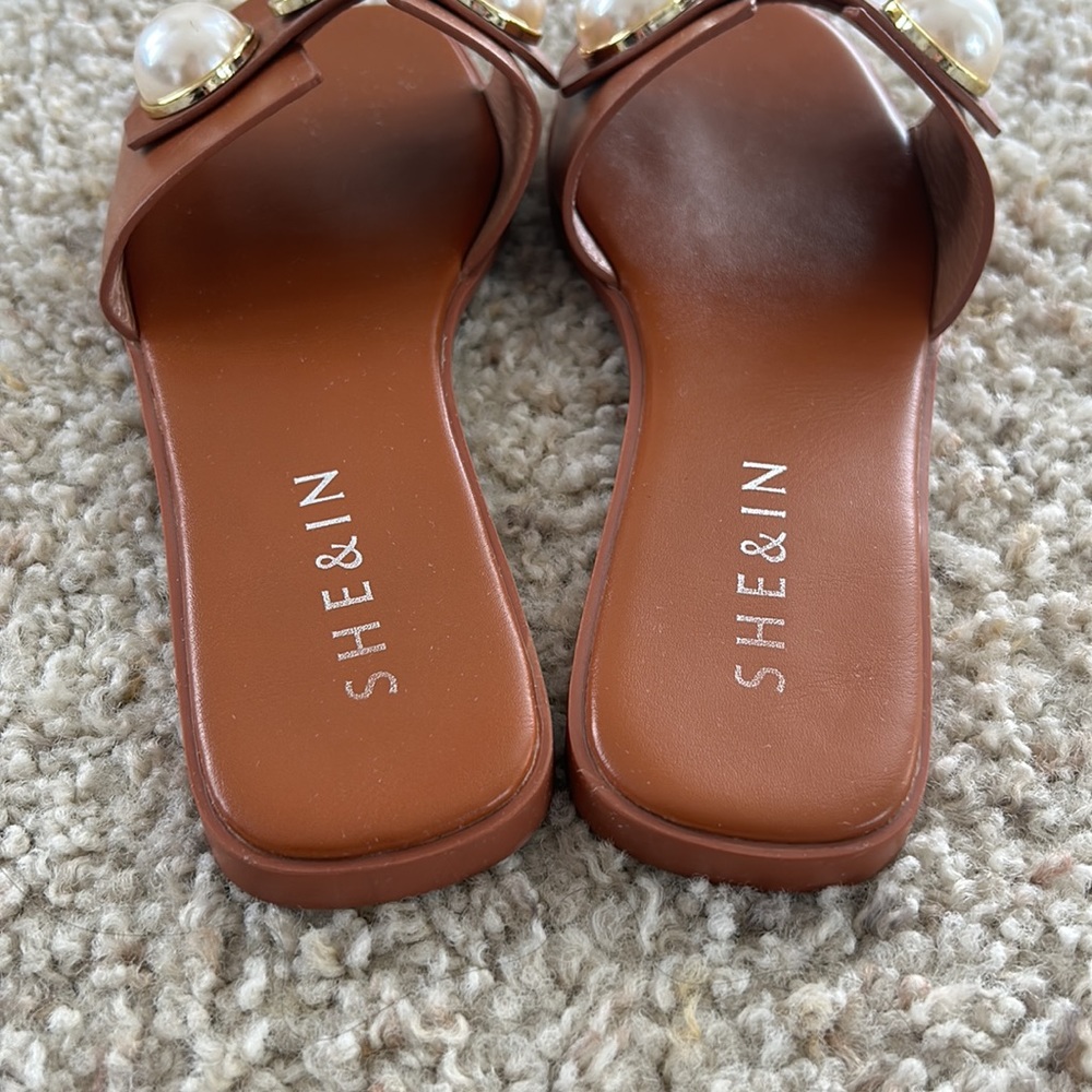 Woman’s Slides - Picture 5 of 6